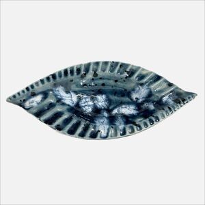 Unbranded Stoneware Art Pottery Trinket Dish Blue / White Glazed Oval Leaf Shape